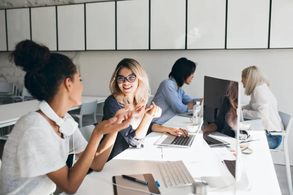 Mujeres trabajando