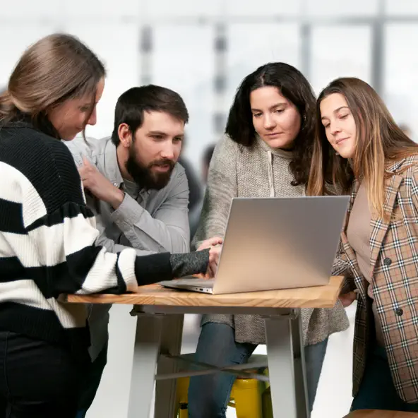 equipo frente al computador