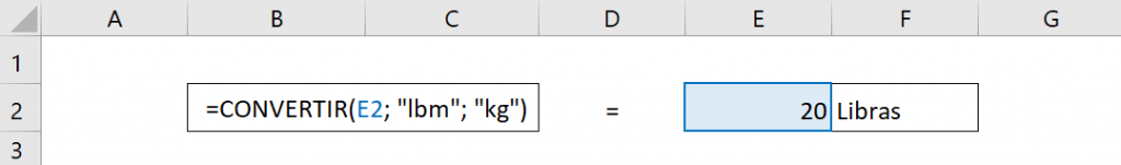Cómo convertir de libras a kilos en Excel con la función CONVERTIR.  Muestra la fórmula que se utiliza marcando las celdas utilizadas
