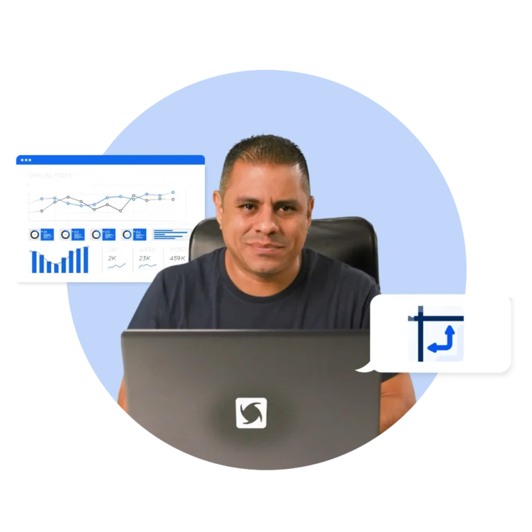 Instructora de Ninja Excel guiando el uso de tablas dinámicas para segmentar datos y controlar indicadores logísticos.