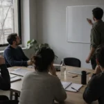 Equipo en una sesión de formación bonificada con el crédito de FUNDAE